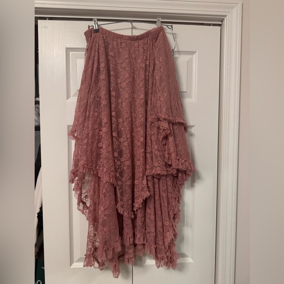 Free People Dresses & Skirts - Free People  L /XL Dusty Rose Asymmetrical Lace Skirt STRETCH layering